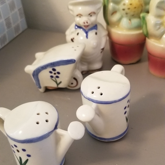 Vintage Shawnee Salt & Pepper Shakers Bundle - Picture 10 of 10